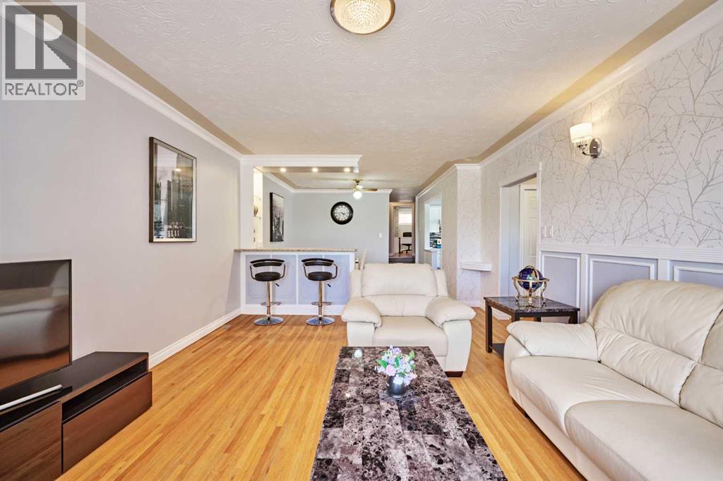 812A 69 Avenue SW - 8