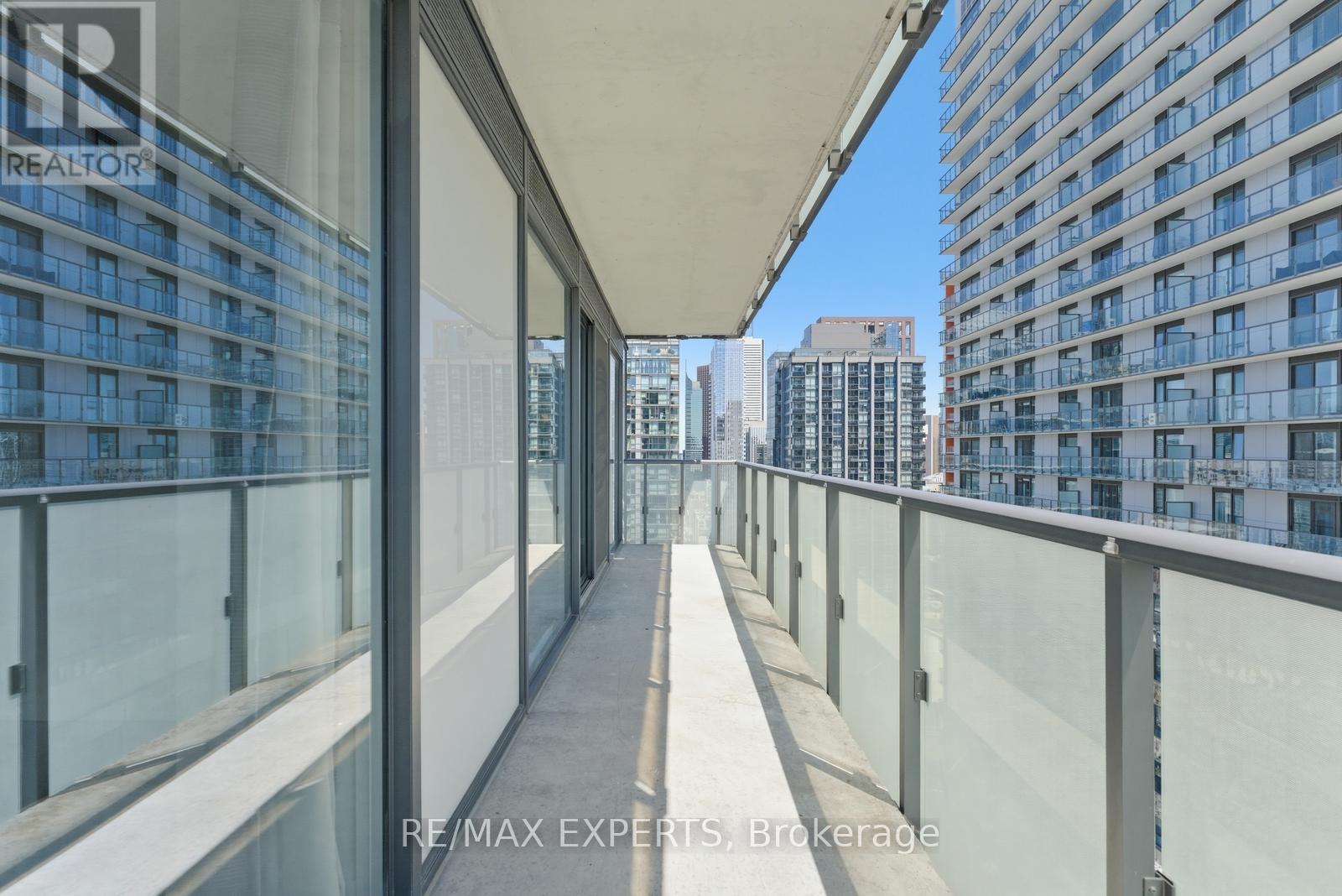 #3606 101 PETER STREET - 21
