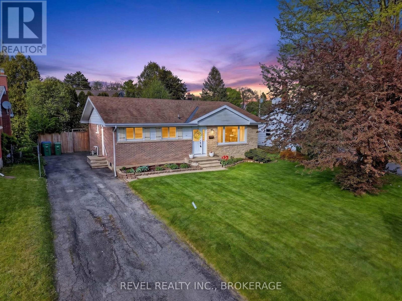 136 BRAEMAR ROAD - 1
