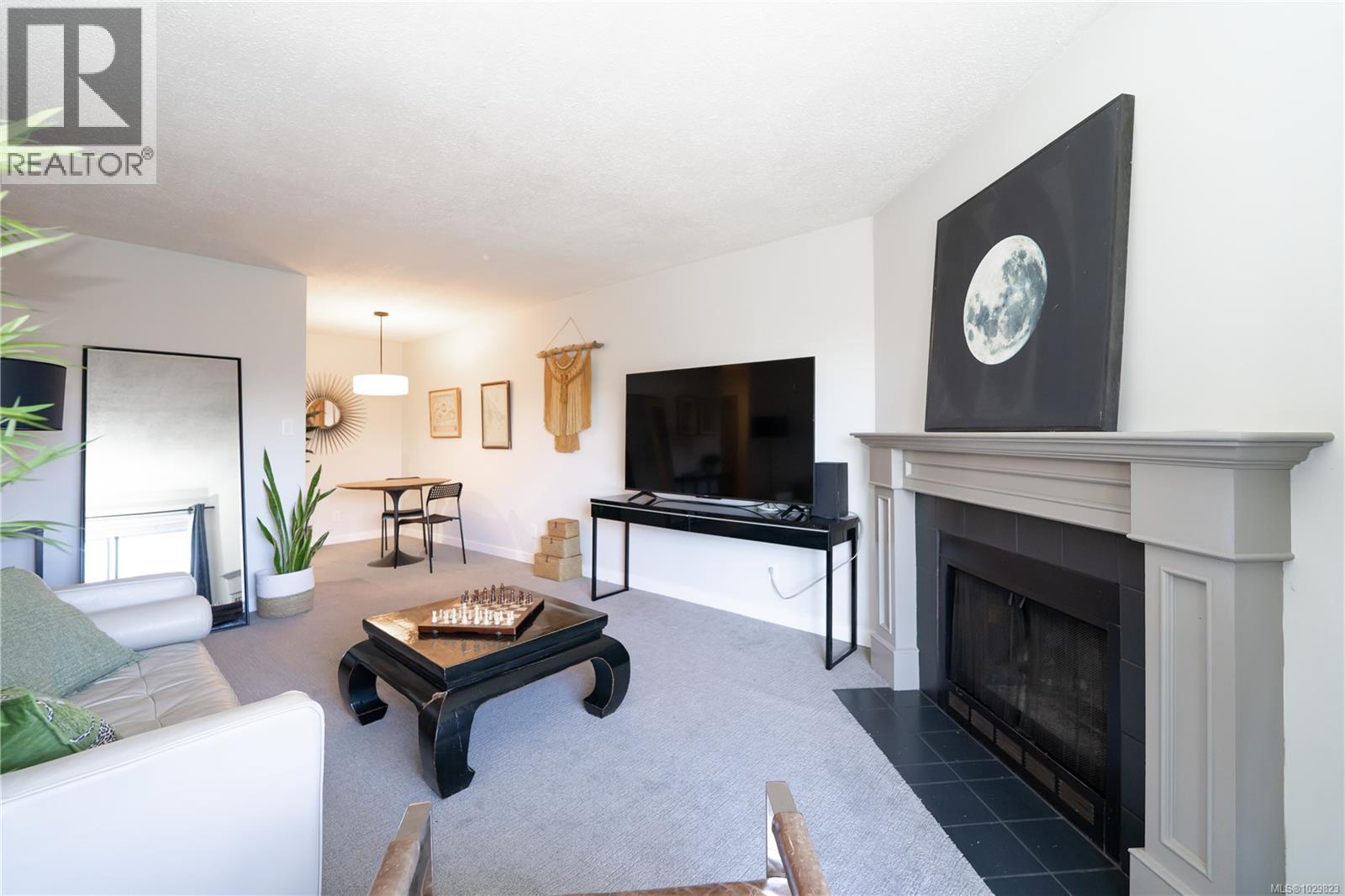 312 1655 Begbie Street, Victoria