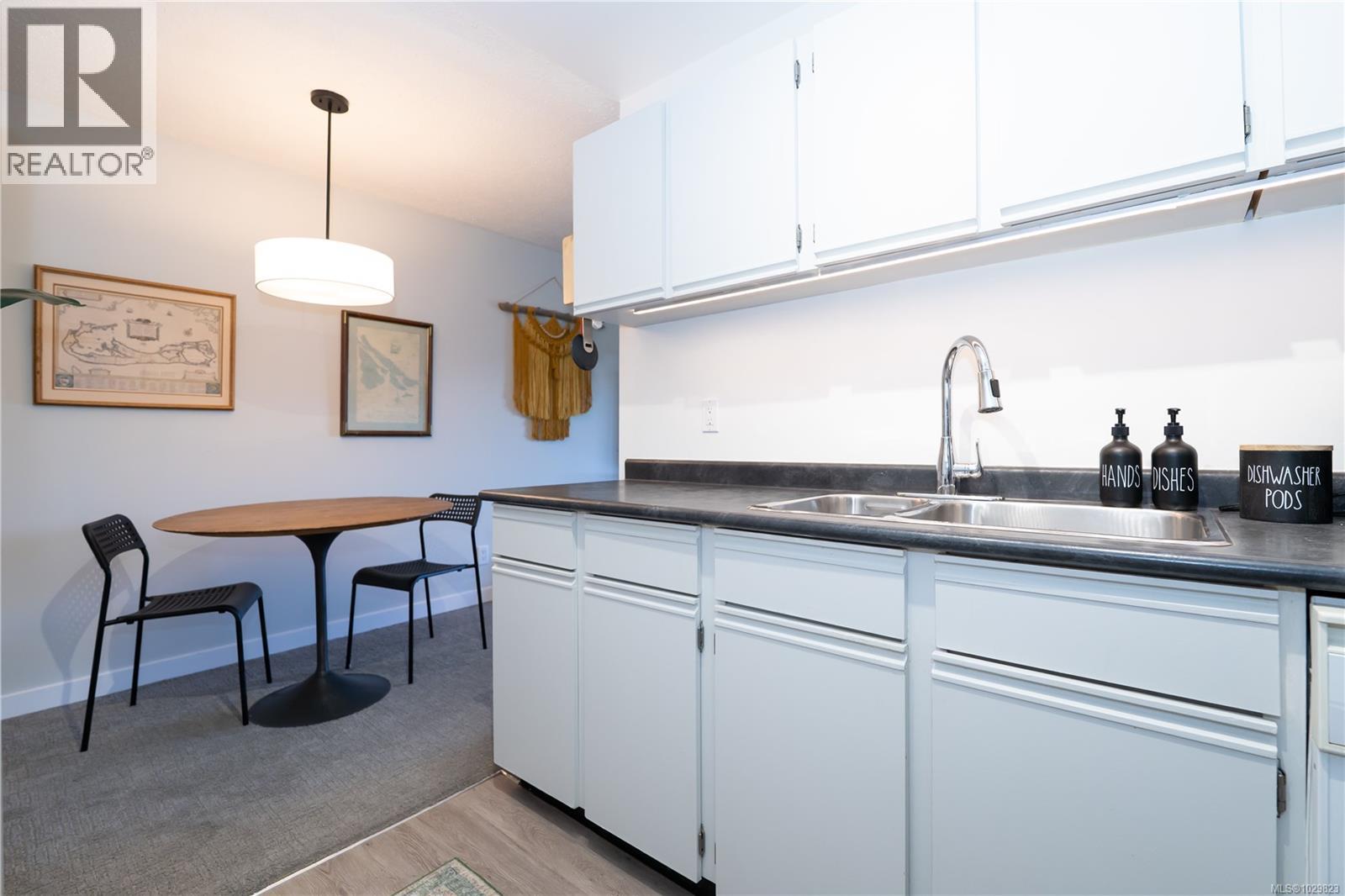 312 1655 Begbie Street, Victoria