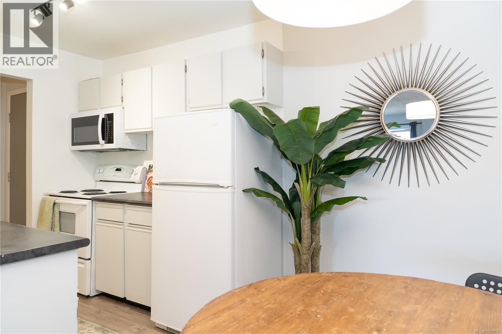 312 1655 Begbie Street, Victoria