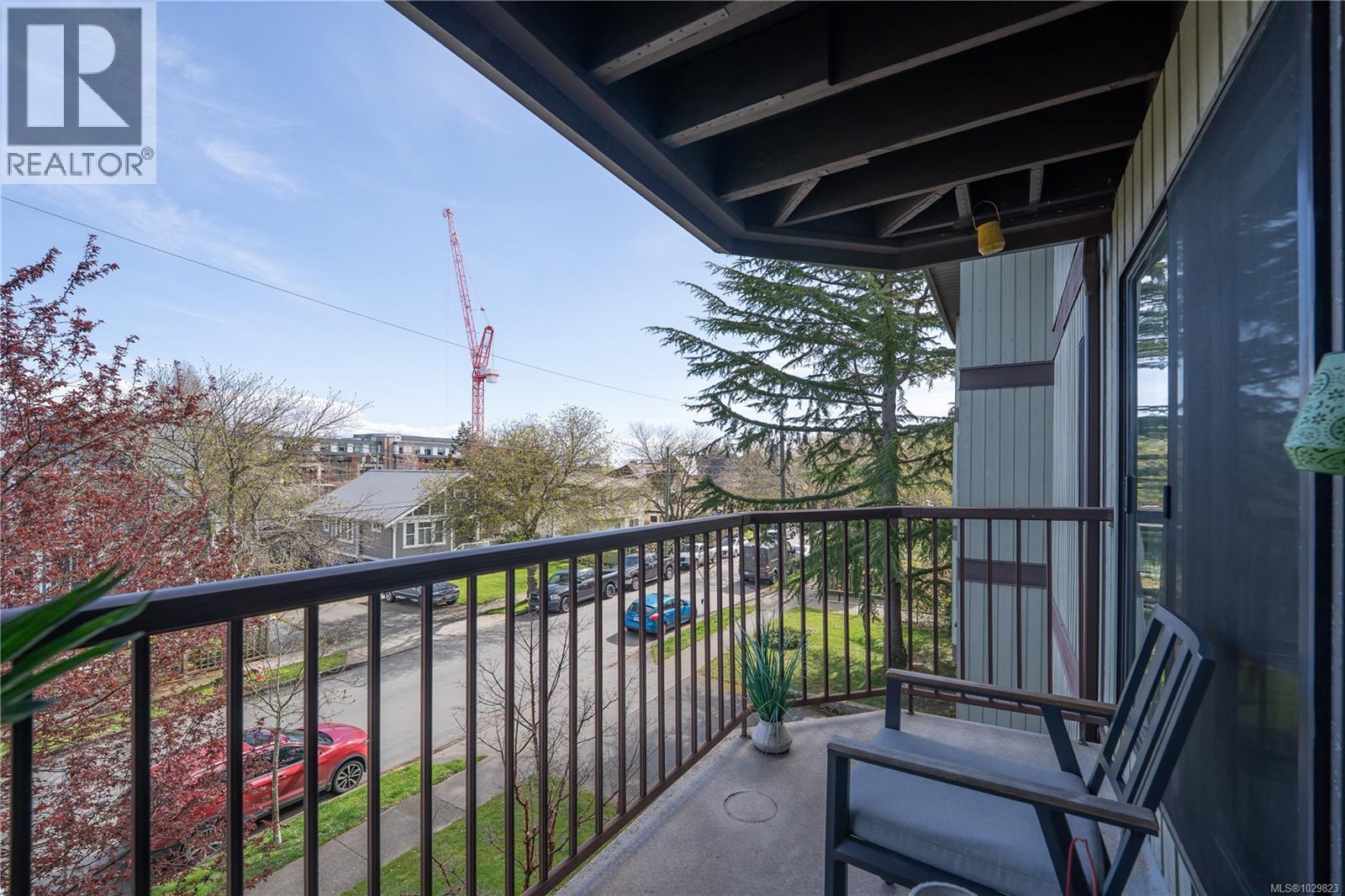 312 1655 Begbie Street, Victoria