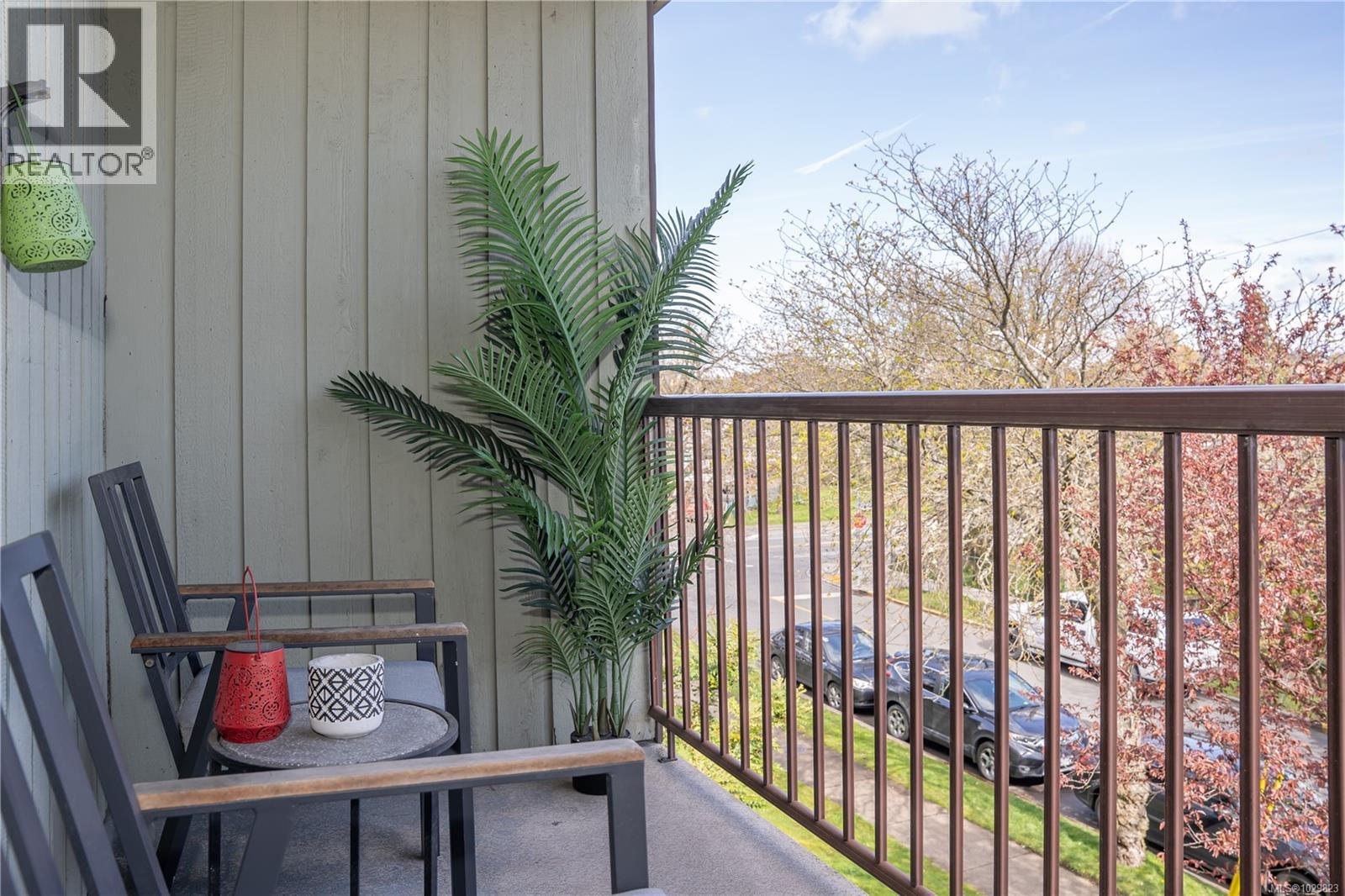 312 1655 Begbie Street, Victoria