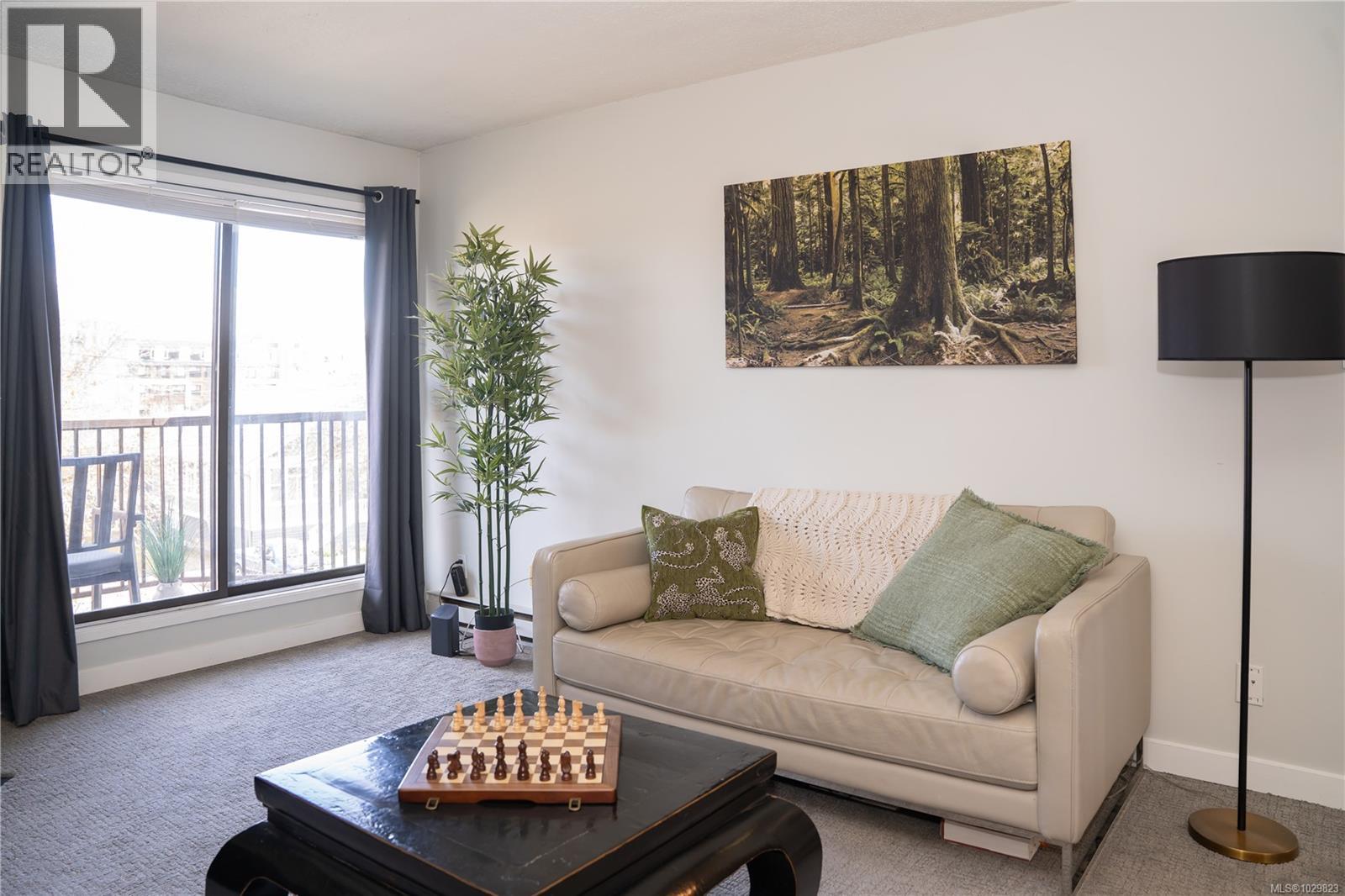312 1655 Begbie Street, Victoria