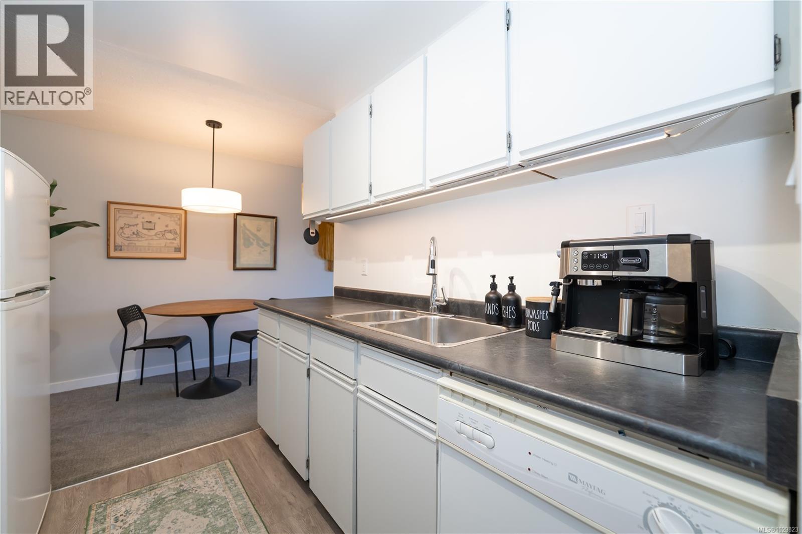 312 1655 Begbie Street, Victoria