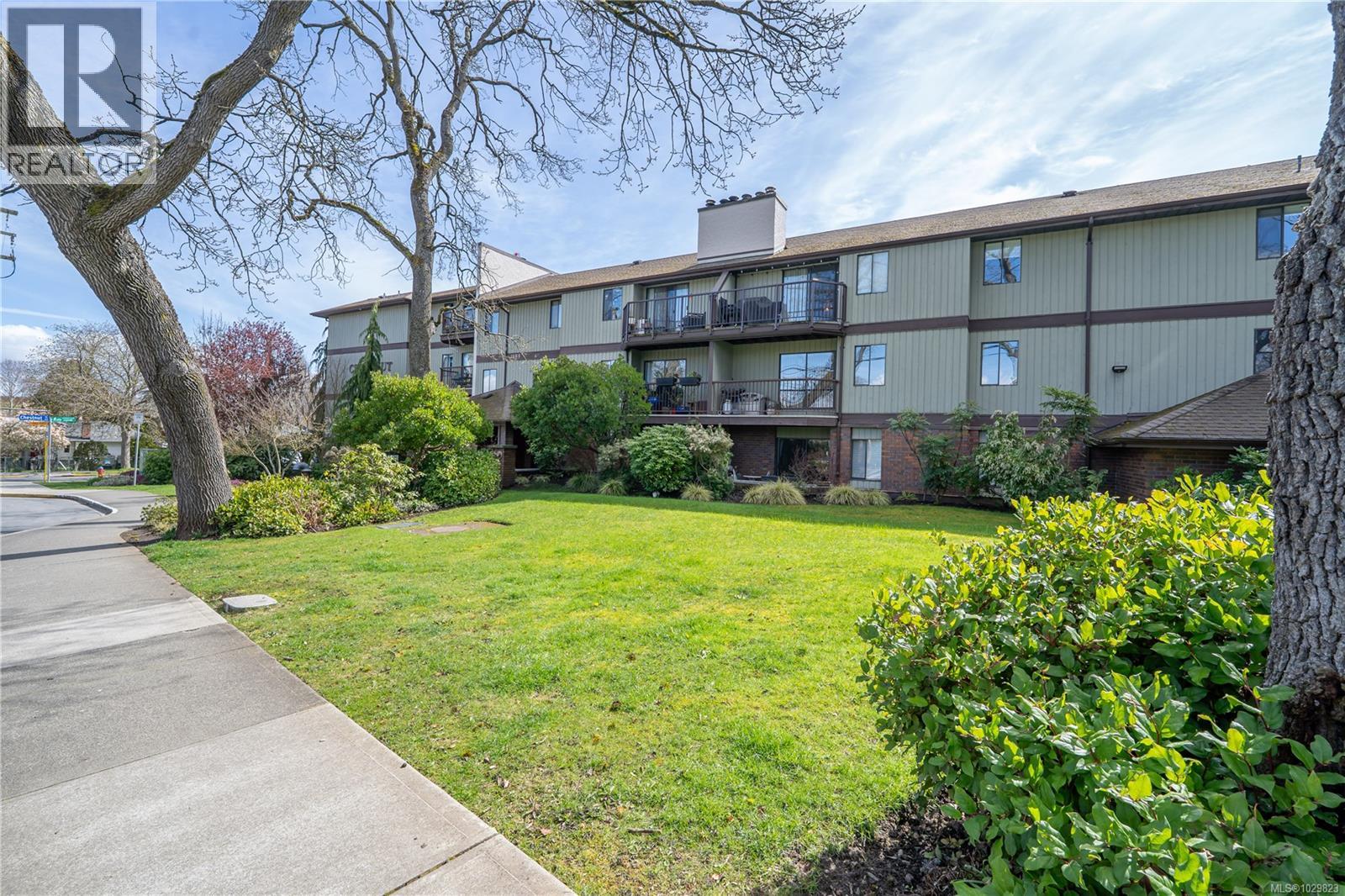 312 1655 Begbie Street, Victoria