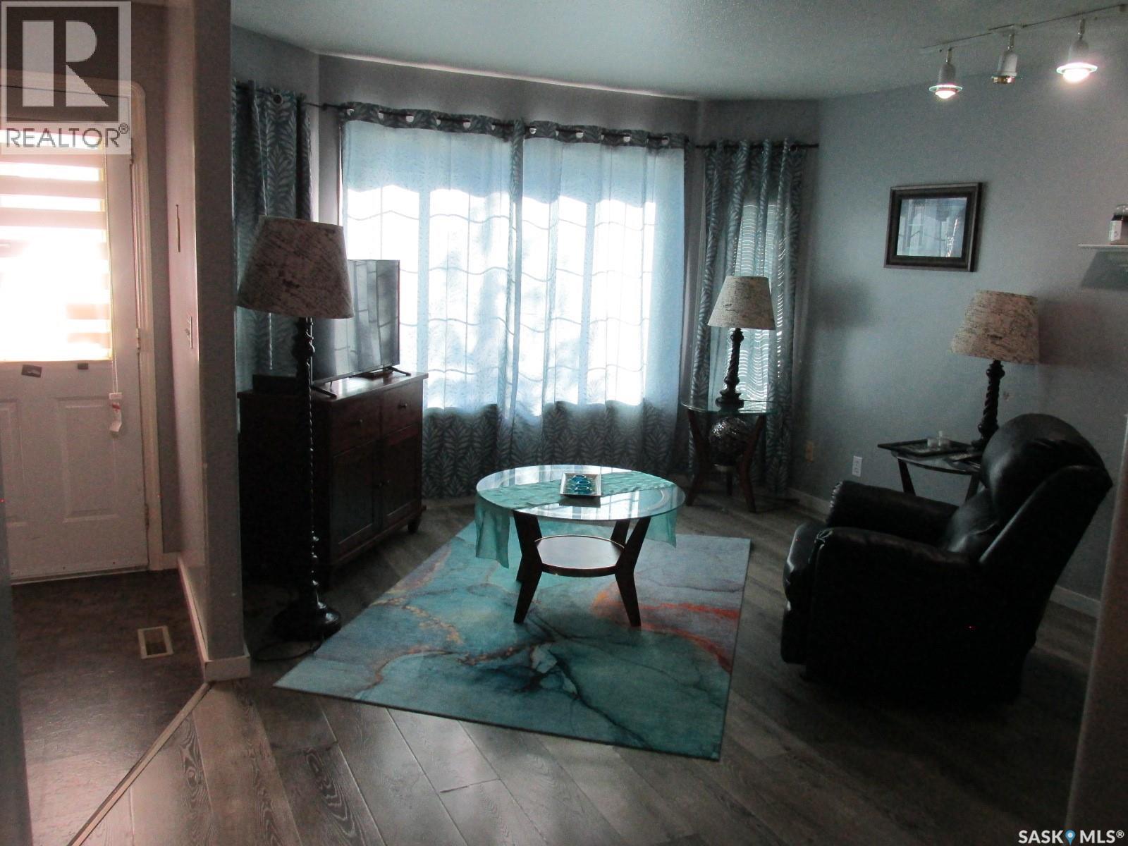 613 9th AVENUE W - 4