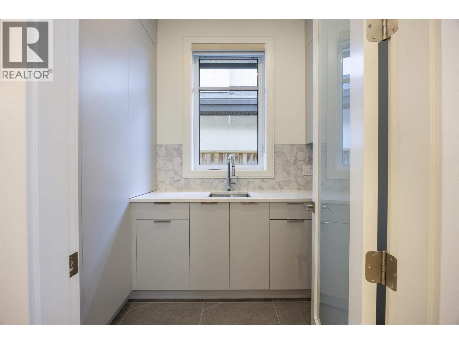 5 Bed, 4 Bath House for Sale in Richmond – 3311 SPRINGFORD AVENUE, Richmond - Image 7