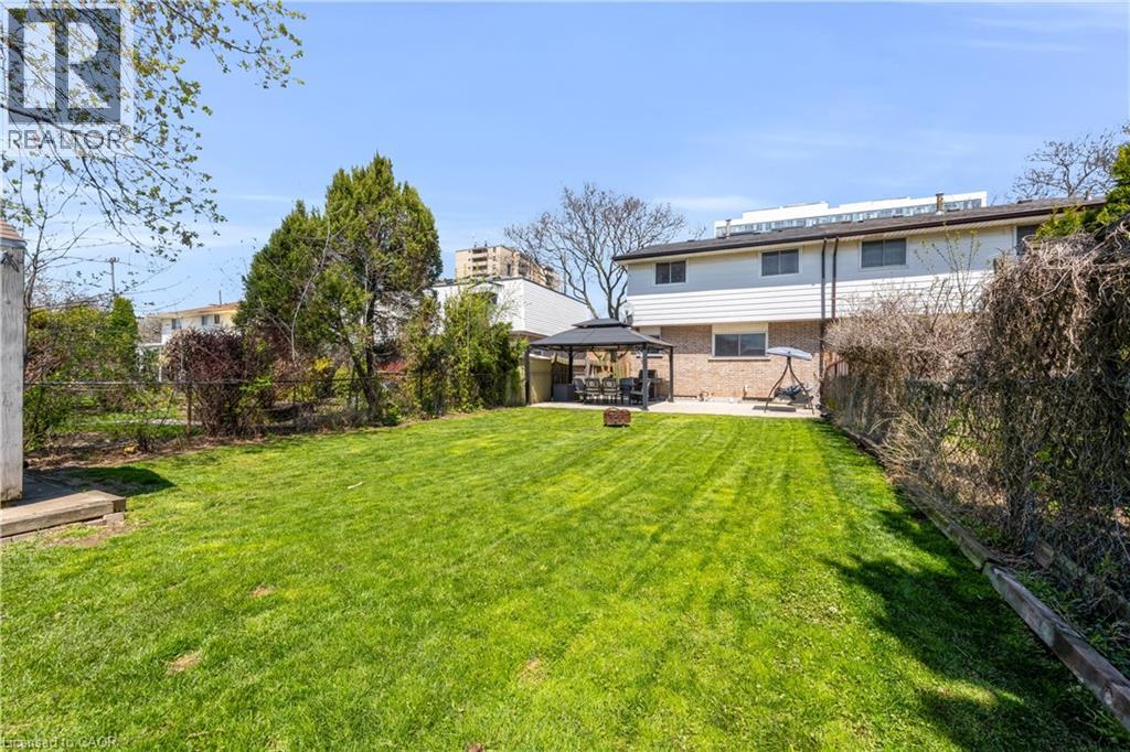 102 BERKINDALE Drive - 37