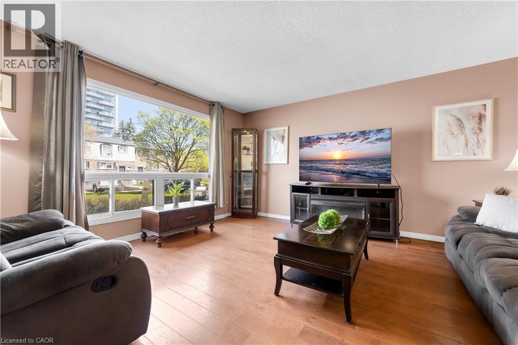 102 BERKINDALE Drive - 7