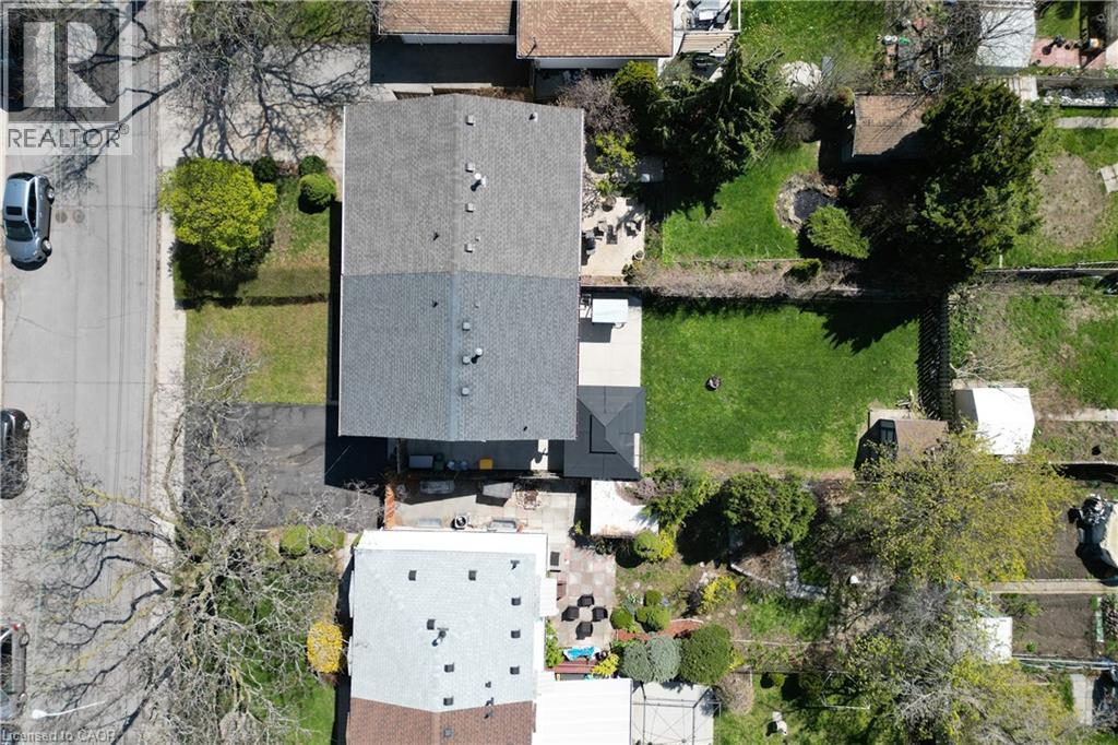 102 BERKINDALE Drive - 3