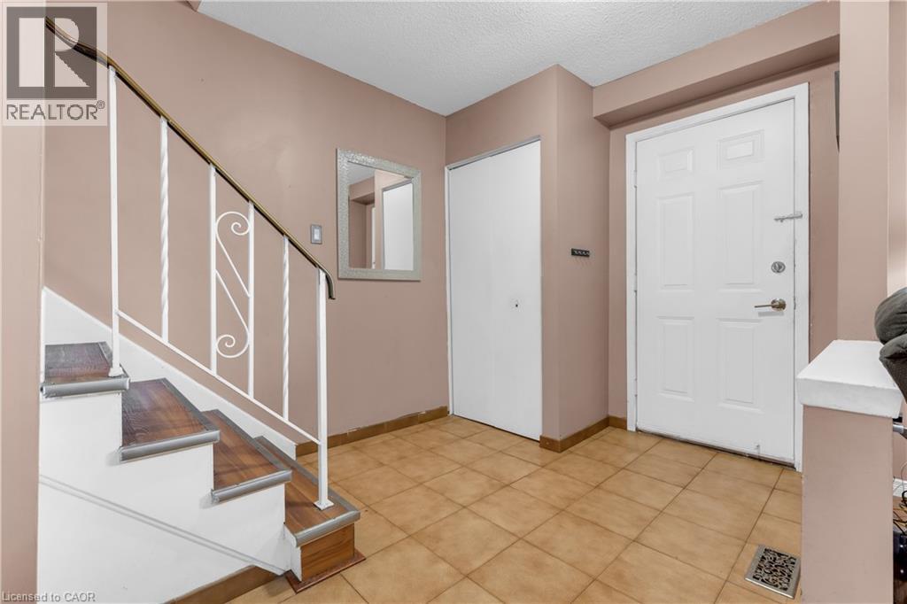 102 BERKINDALE Drive - 6