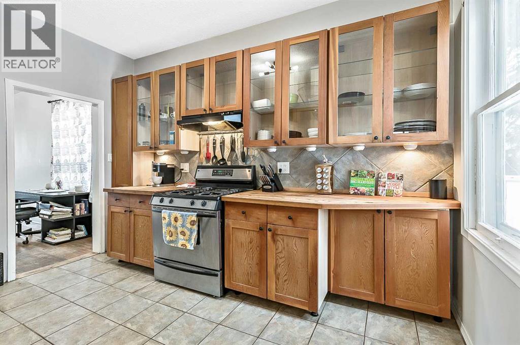 430 15 Avenue NE - 15