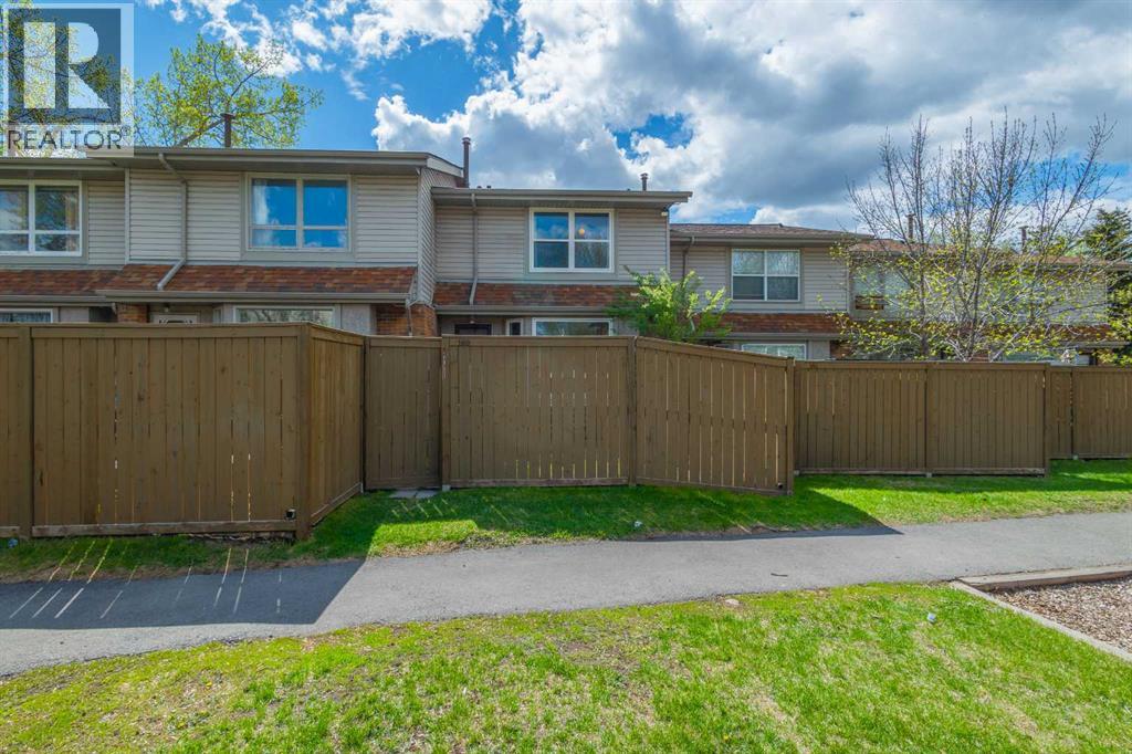 #160 123 Queensland Drive SE - 43
