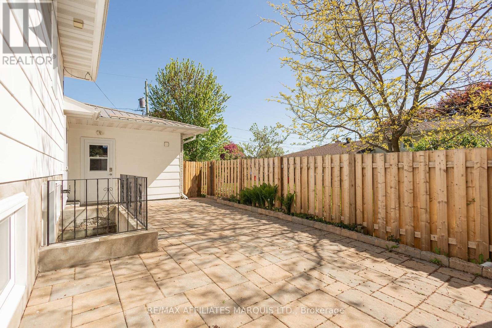 1849 DEWHURST AVENUE - 28
