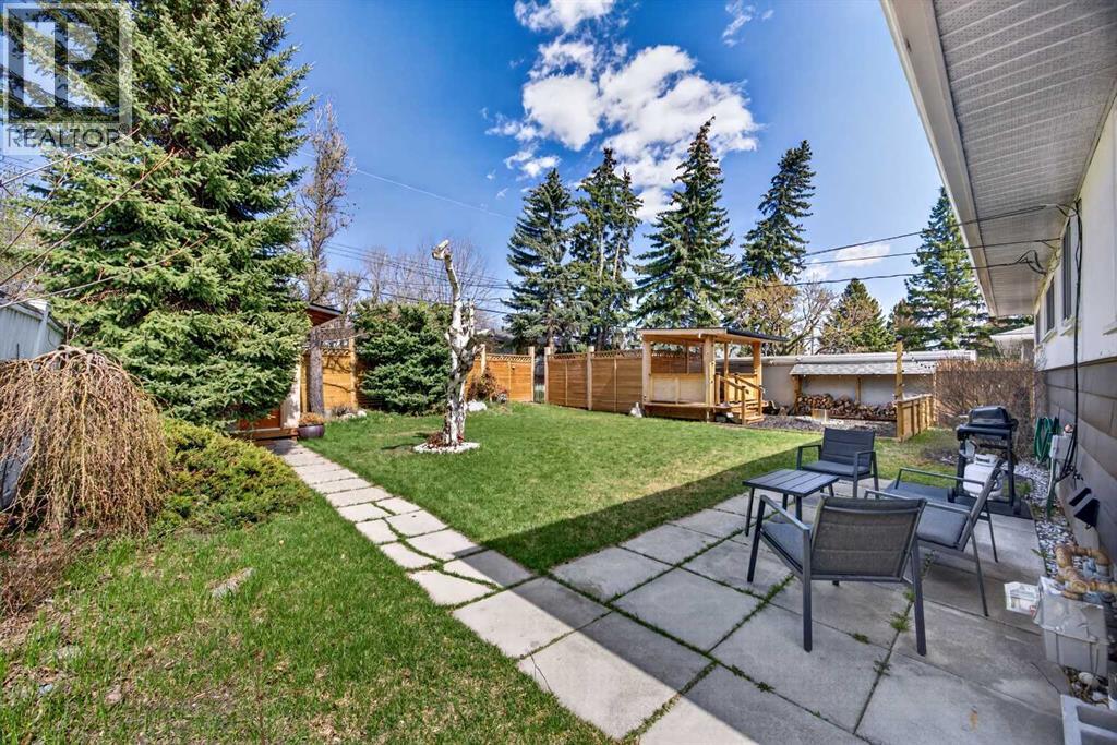 1232 40 Avenue NW - 39