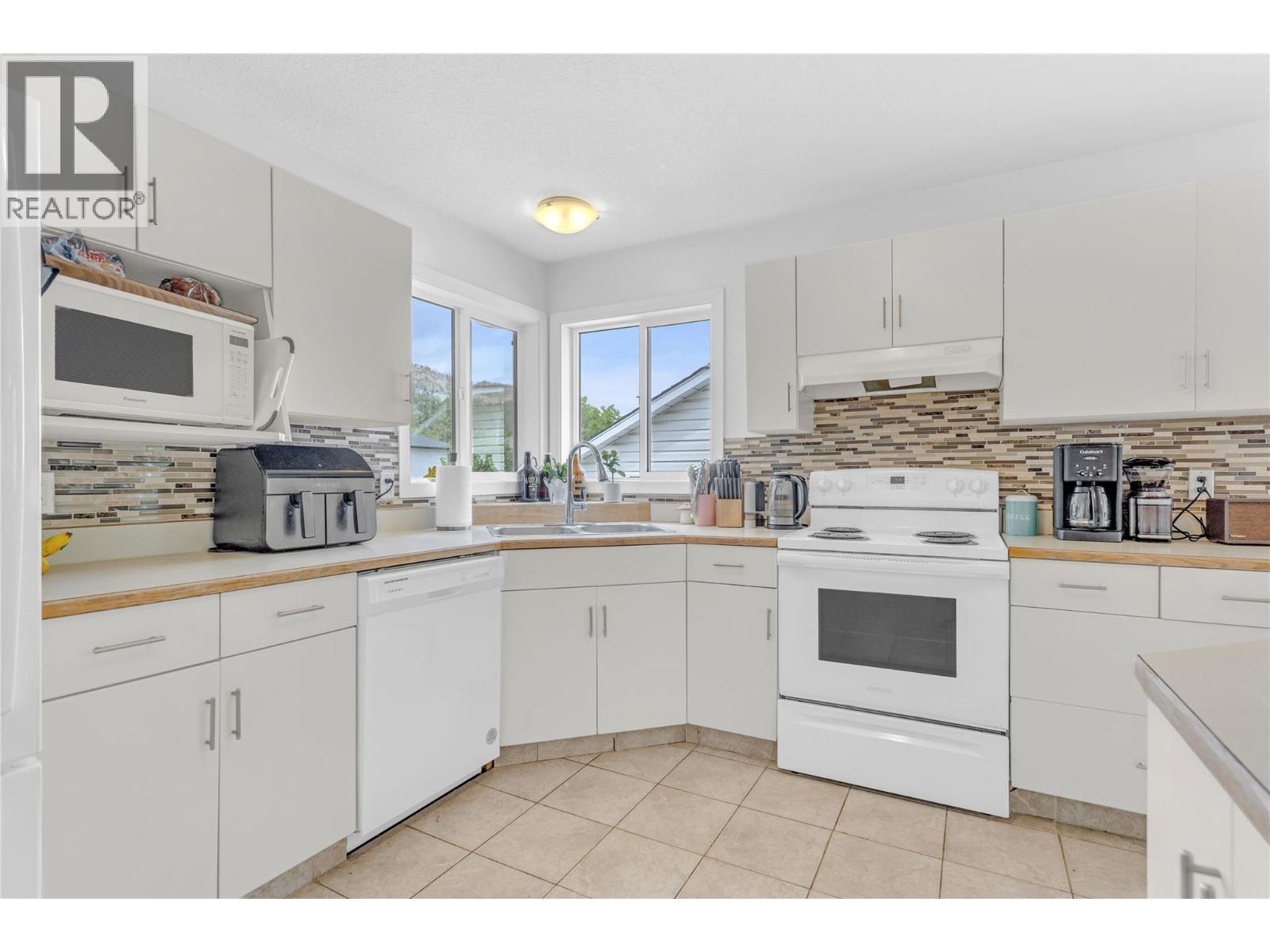 374 McTavish Crescent, Kelowna