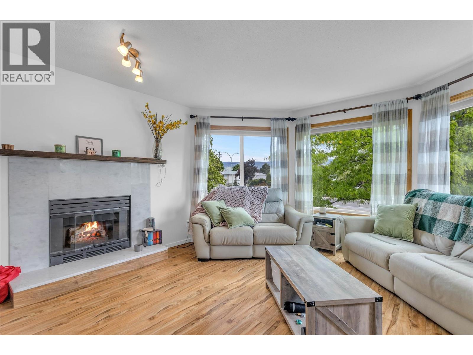 374 McTavish Crescent, Kelowna
