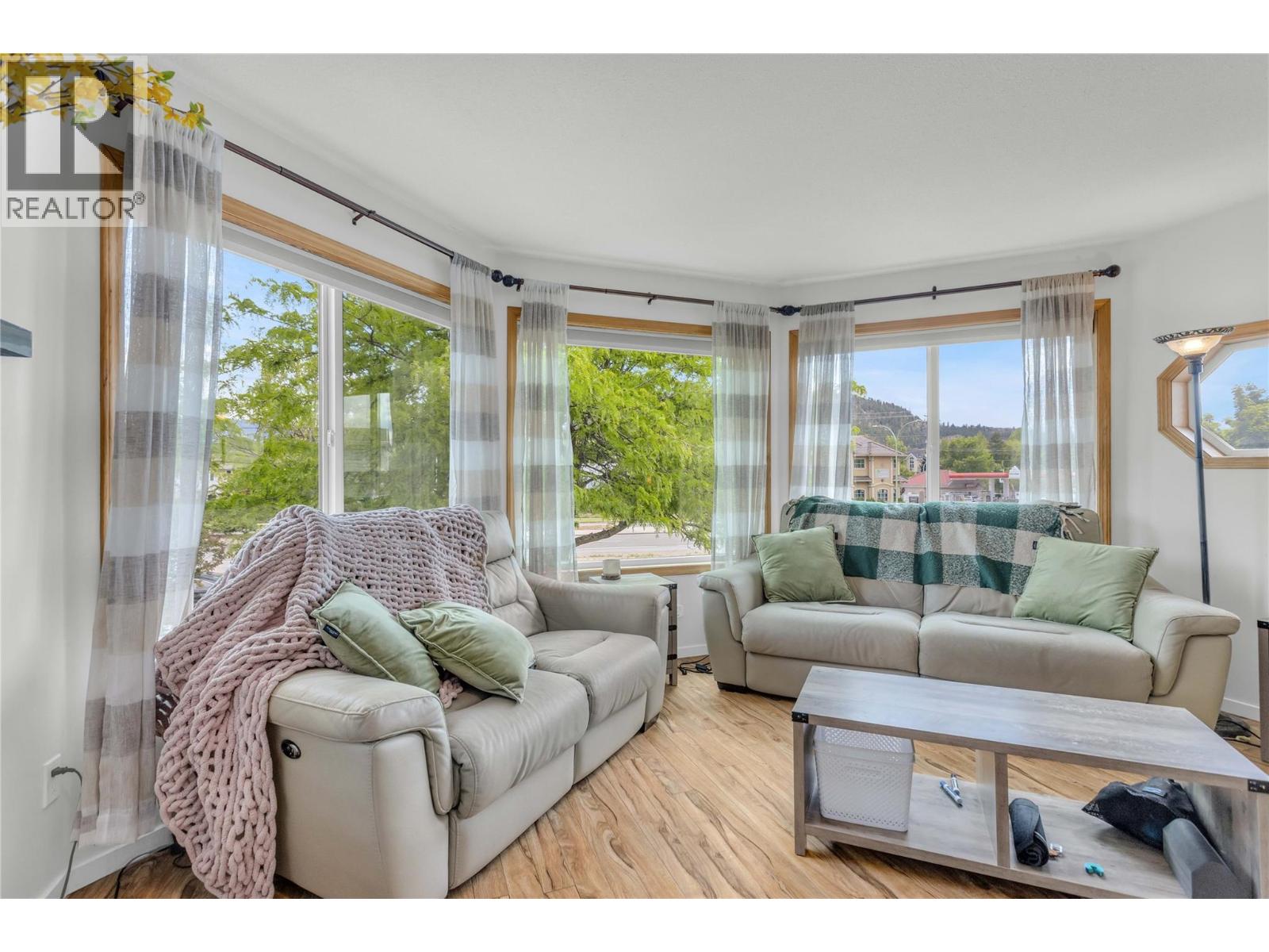 374 McTavish Crescent, Kelowna