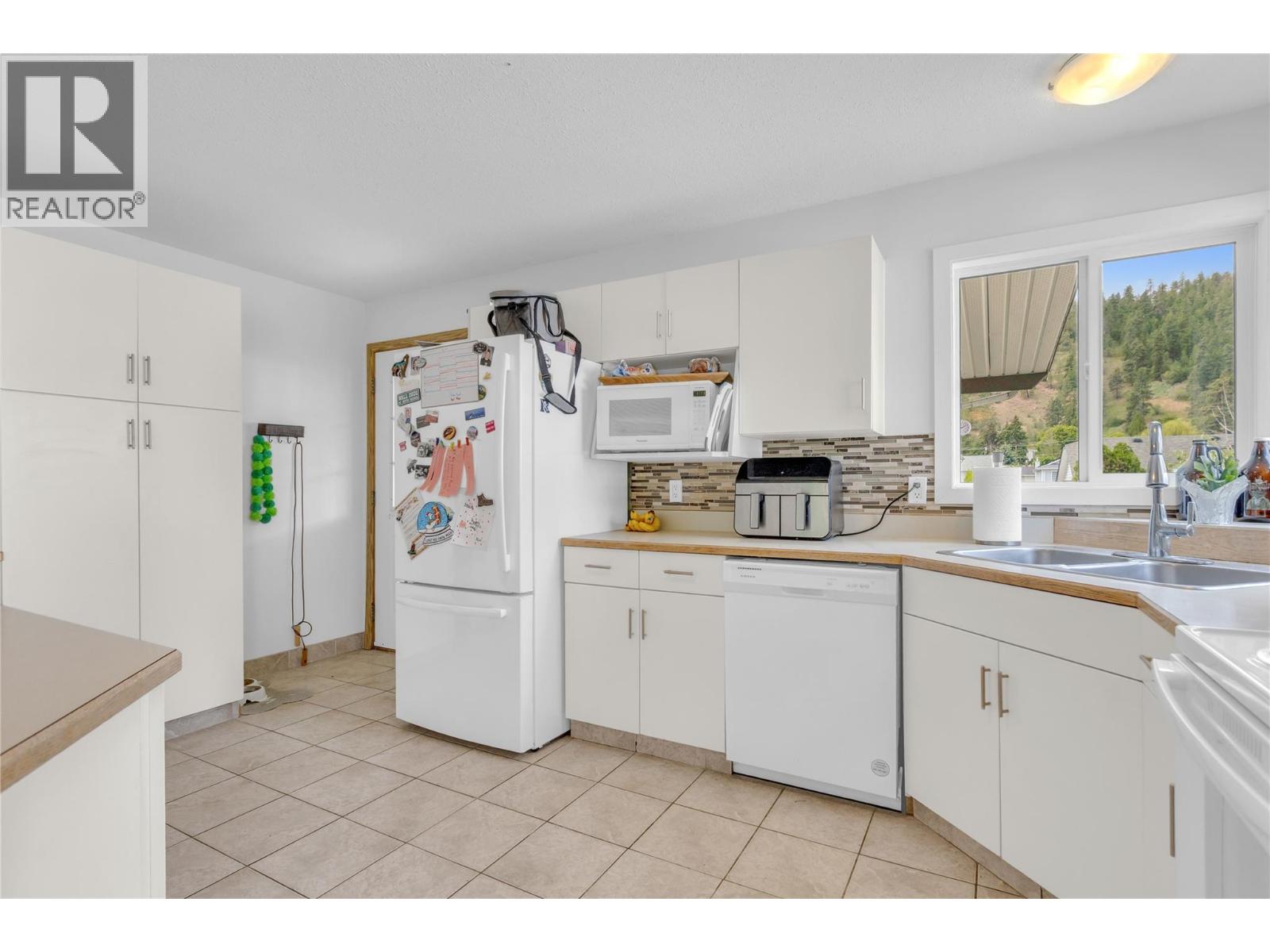 374 McTavish Crescent, Kelowna