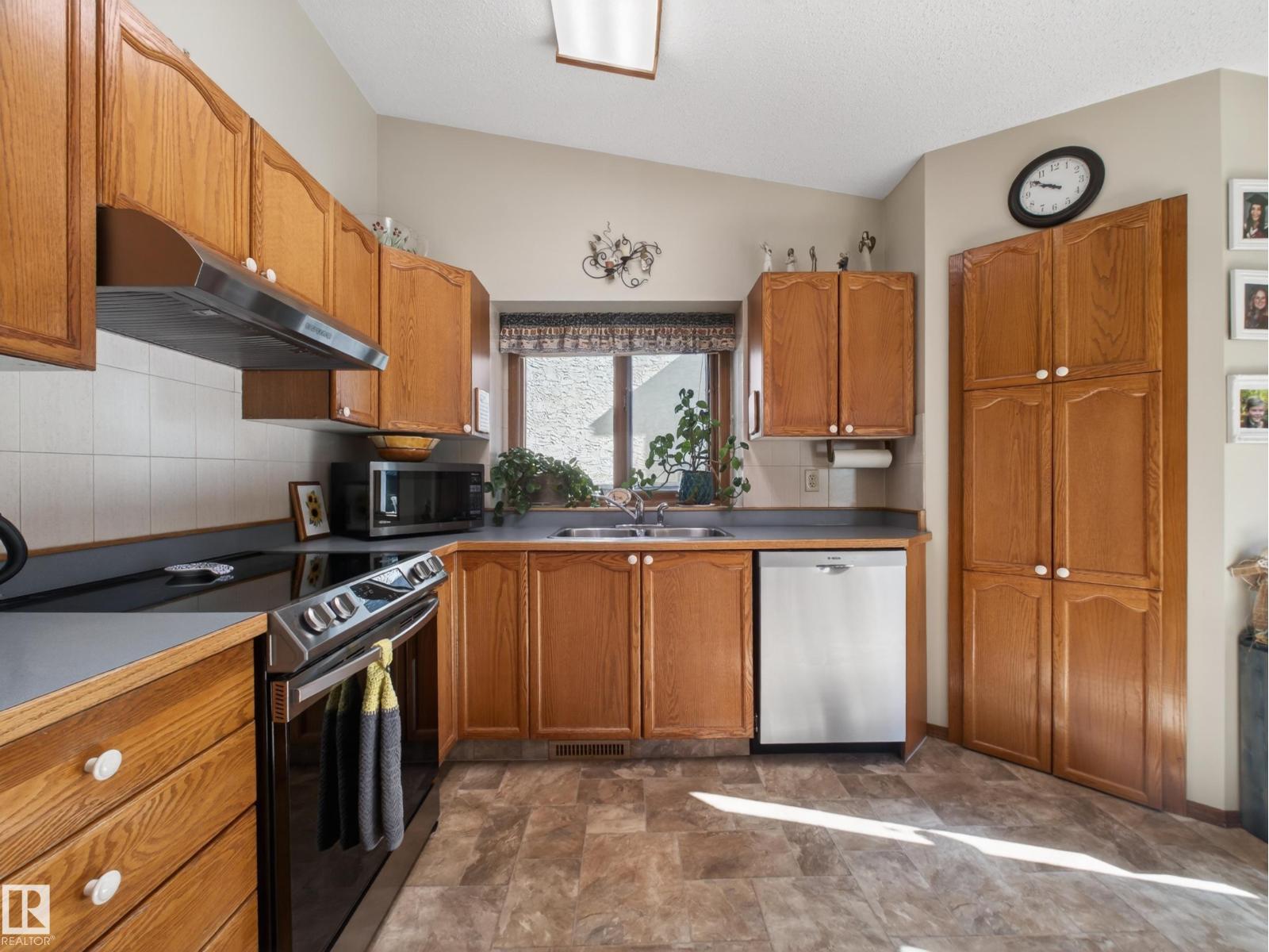 5515 45 ST - 15