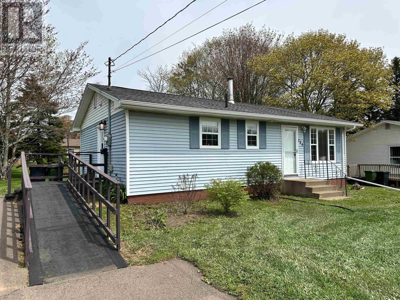 150 Parkwood Crescent - 1