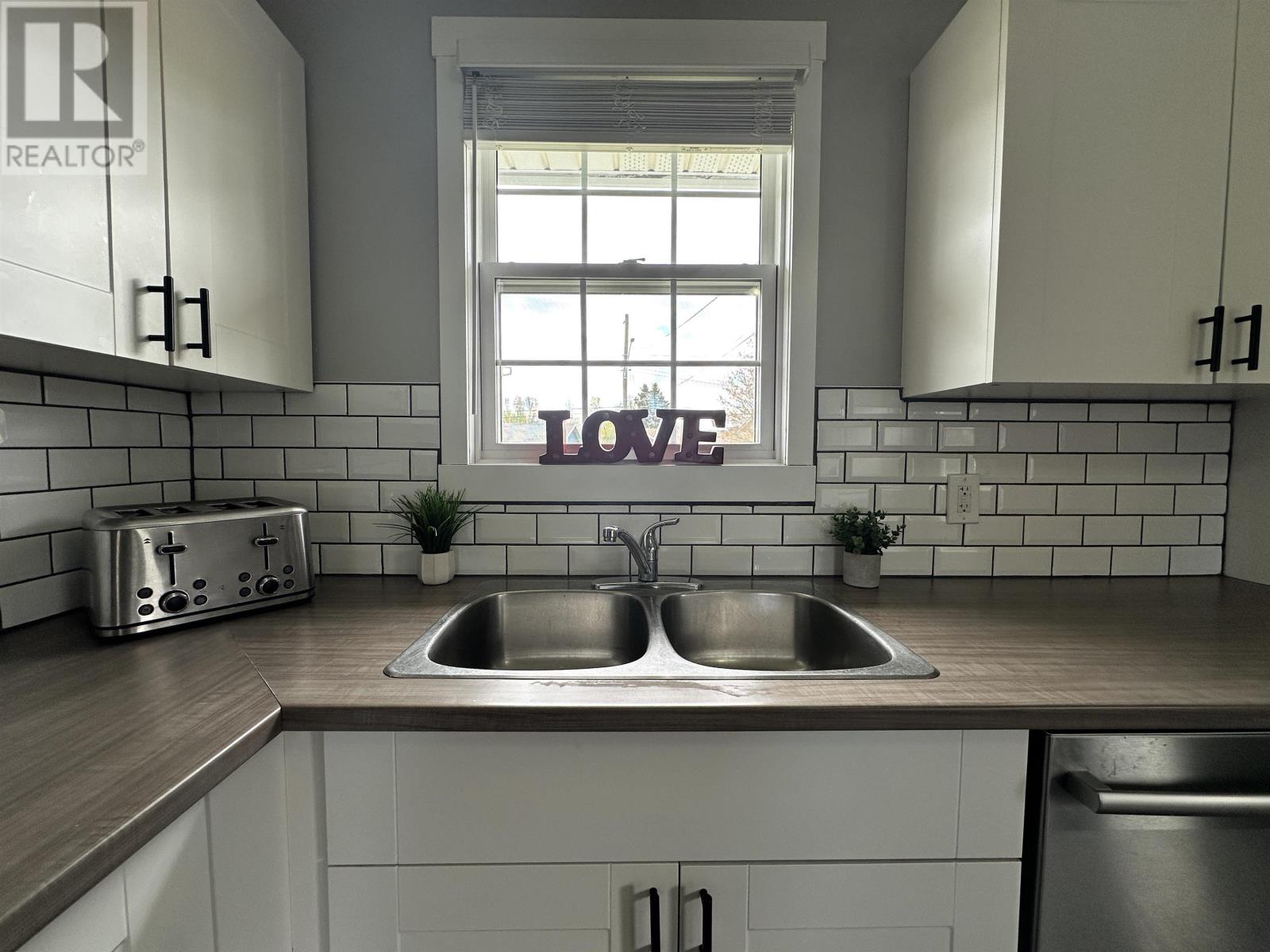 150 Parkwood Crescent - 4