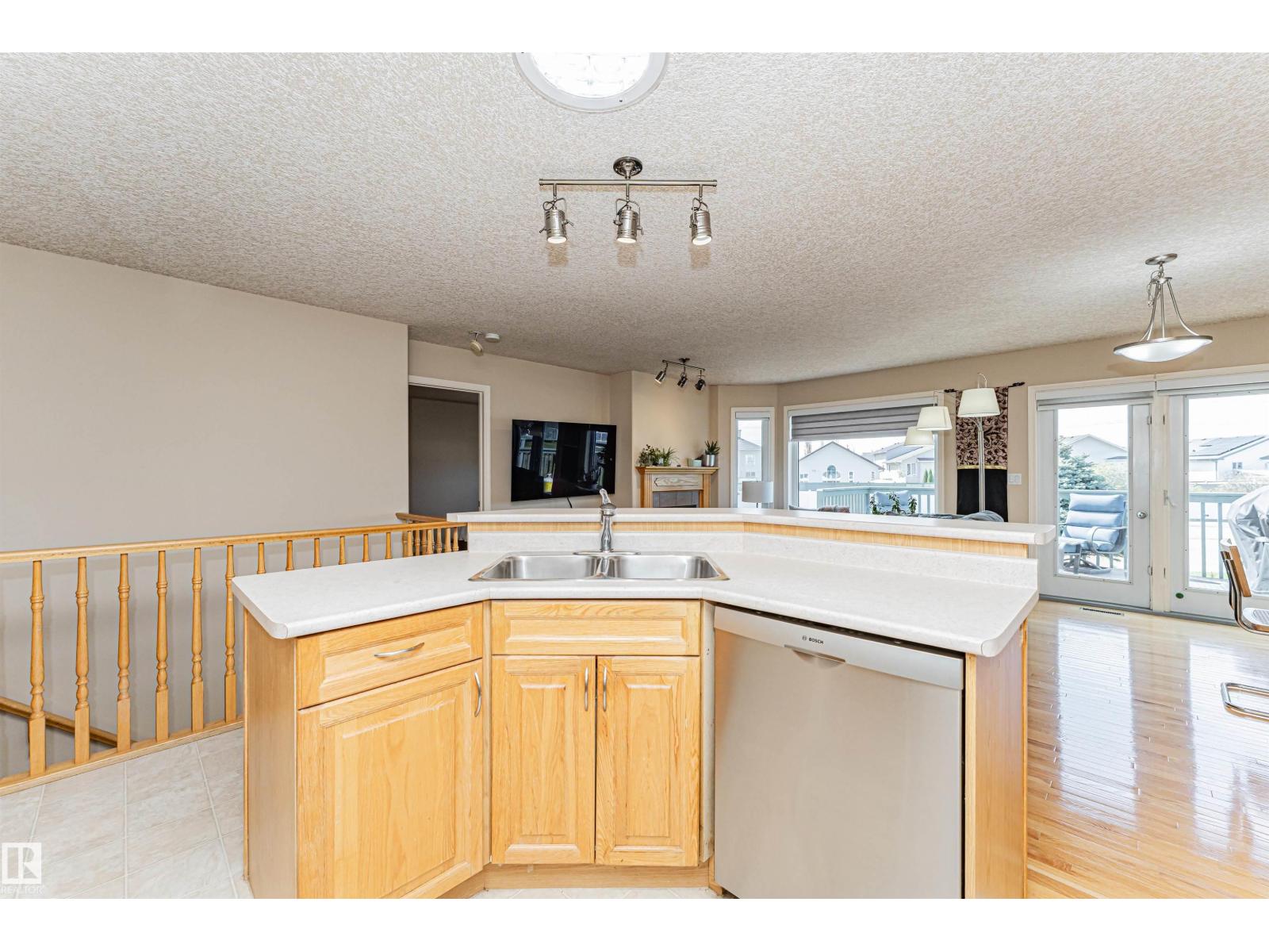 #15 16415 77 ST NW NW - 22