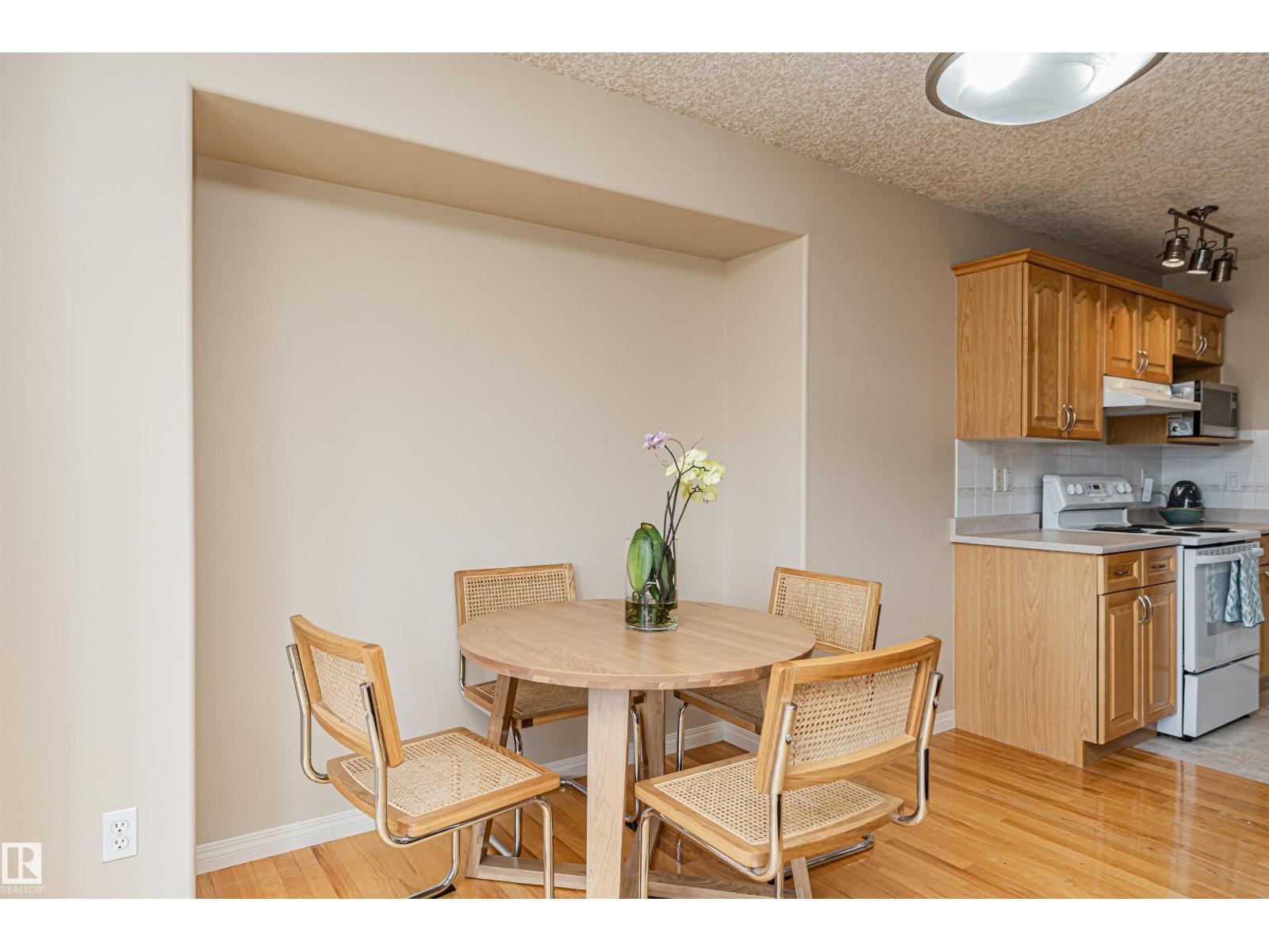 #15 16415 77 ST NW NW - 25