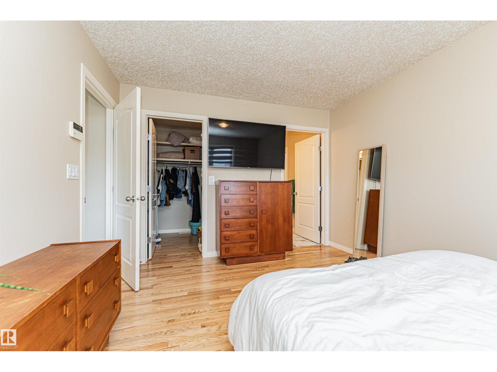 #15 16415 77 ST NW NW - 33