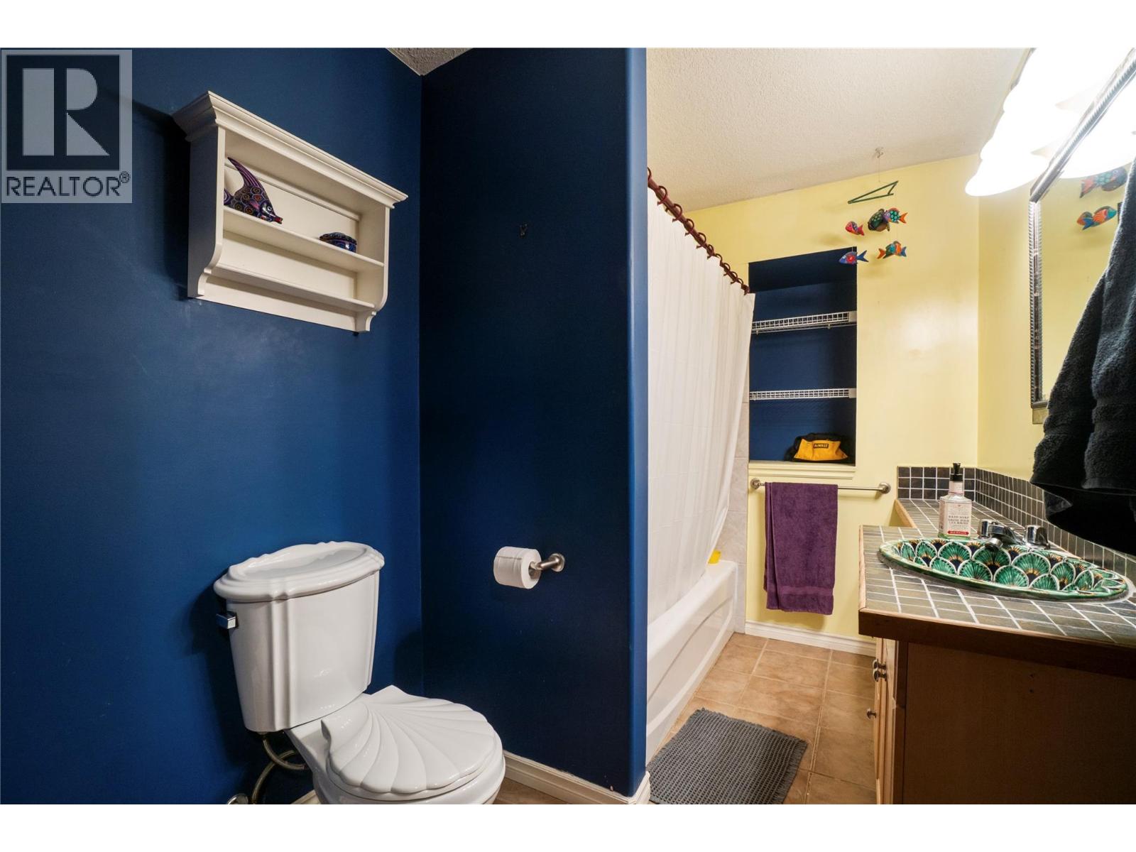 6327 Squilax-Anglemont Road - 39