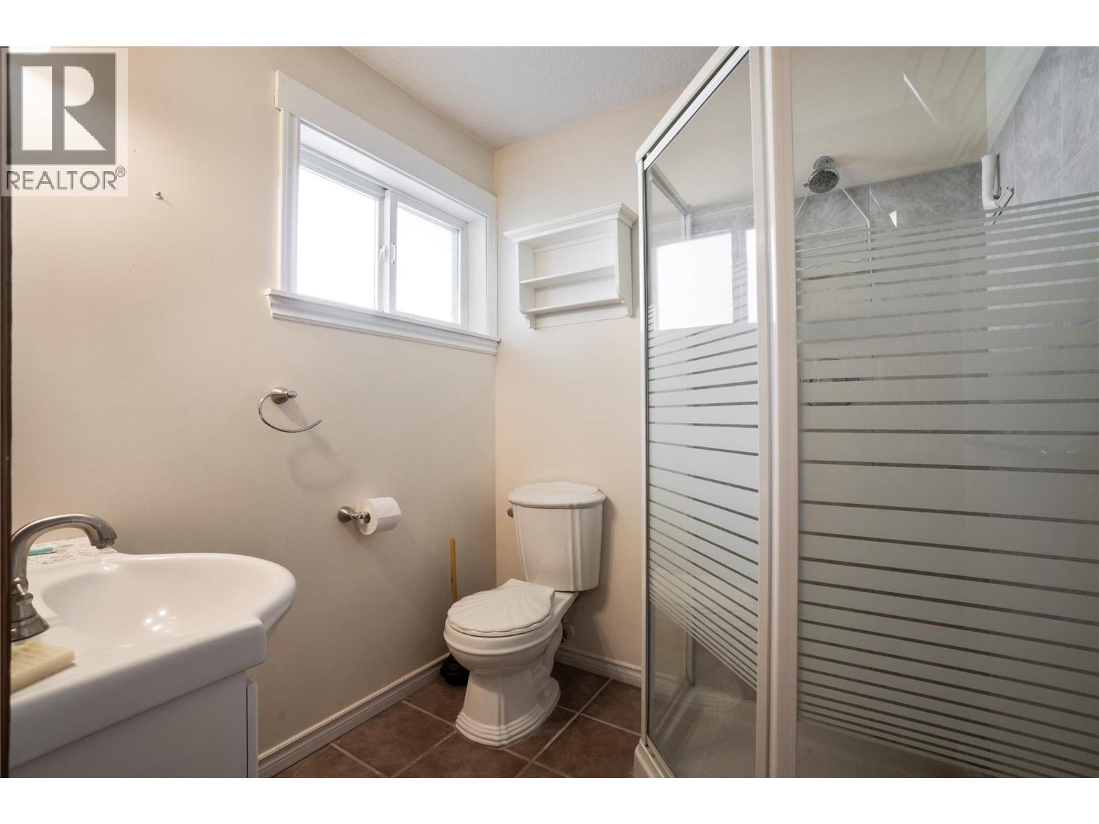 6327 Squilax-Anglemont Road - 40