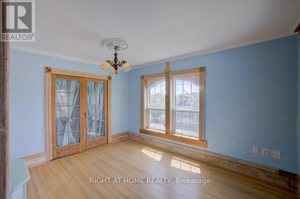 402 LAMBTON STREET E - 23