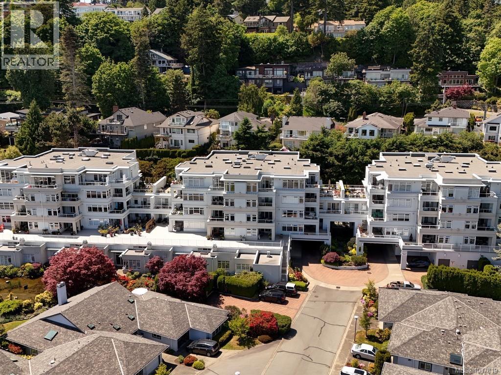 409 5110 Cordova Bay Road, Saanich