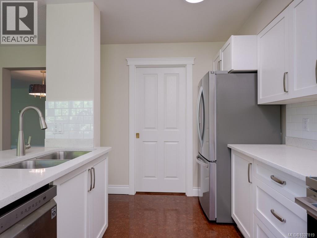 #409 5110 Cordova Bay Rd - 10