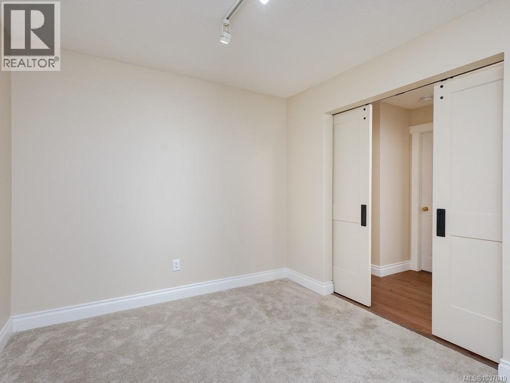 #409 5110 Cordova Bay Rd - 20