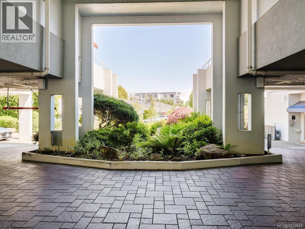 409 5110 Cordova Bay Road, Saanich