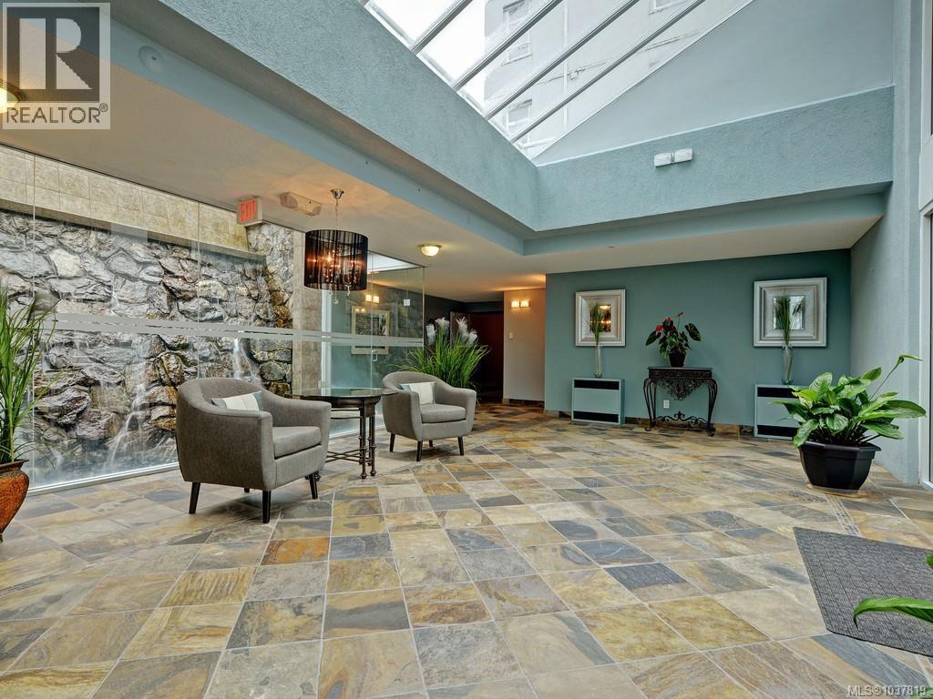 409 5110 Cordova Bay Road, Saanich