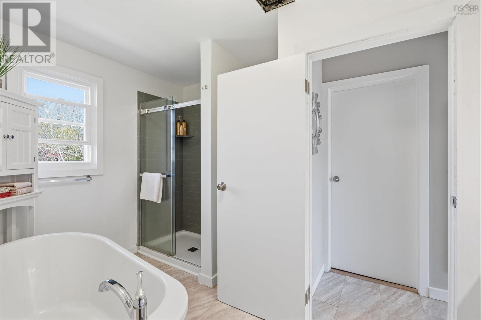 Property 27 of 49 of 256 Dyke Road