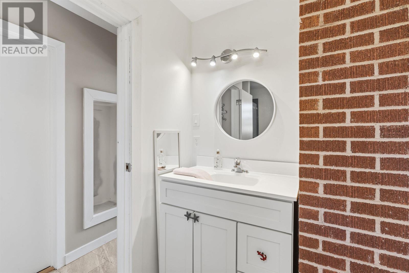 Property 33 of 49 of 256 Dyke Road