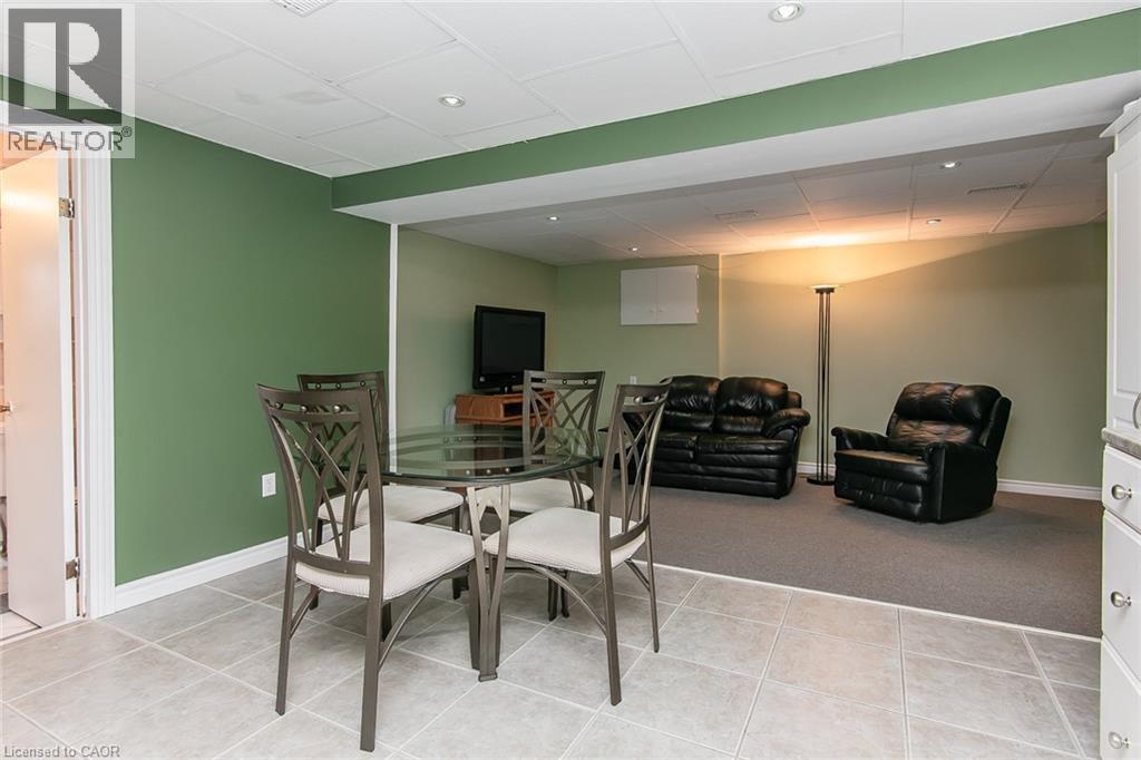 34 BLACKHORNE Crescent - 32
