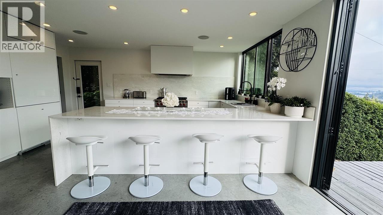 2234 PALMERSTON AVENUE — photo 3