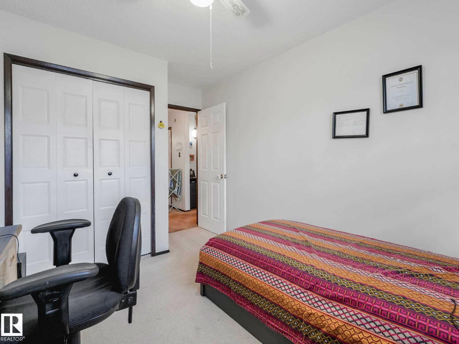 8715 41 AV NW - 23