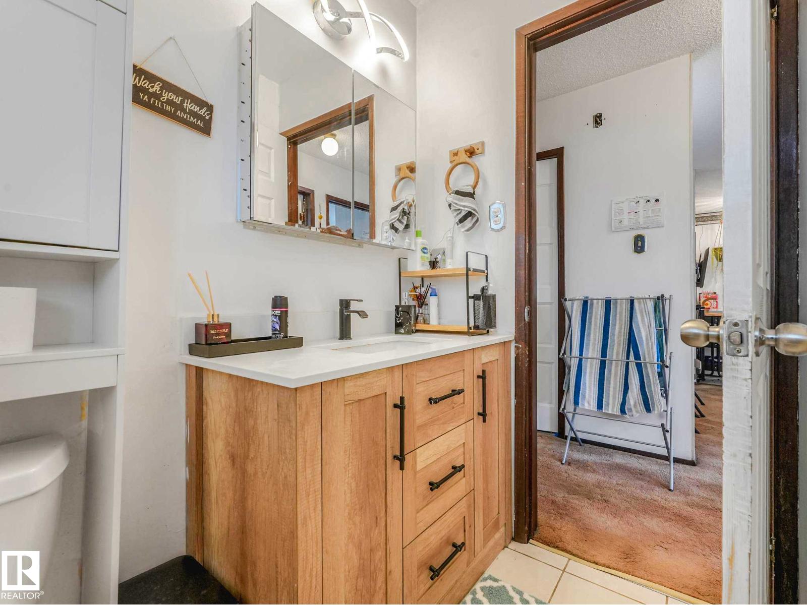 8715 41 AV NW - 26