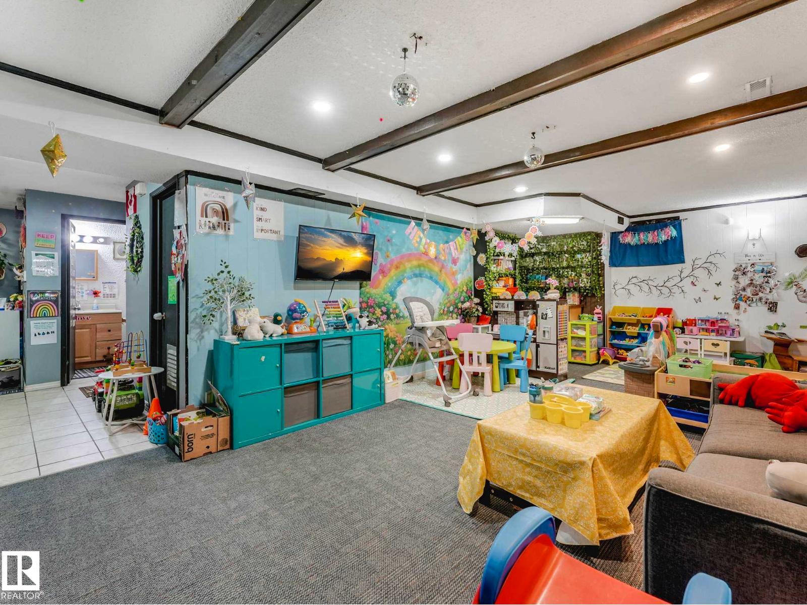 8715 41 AV NW - 37