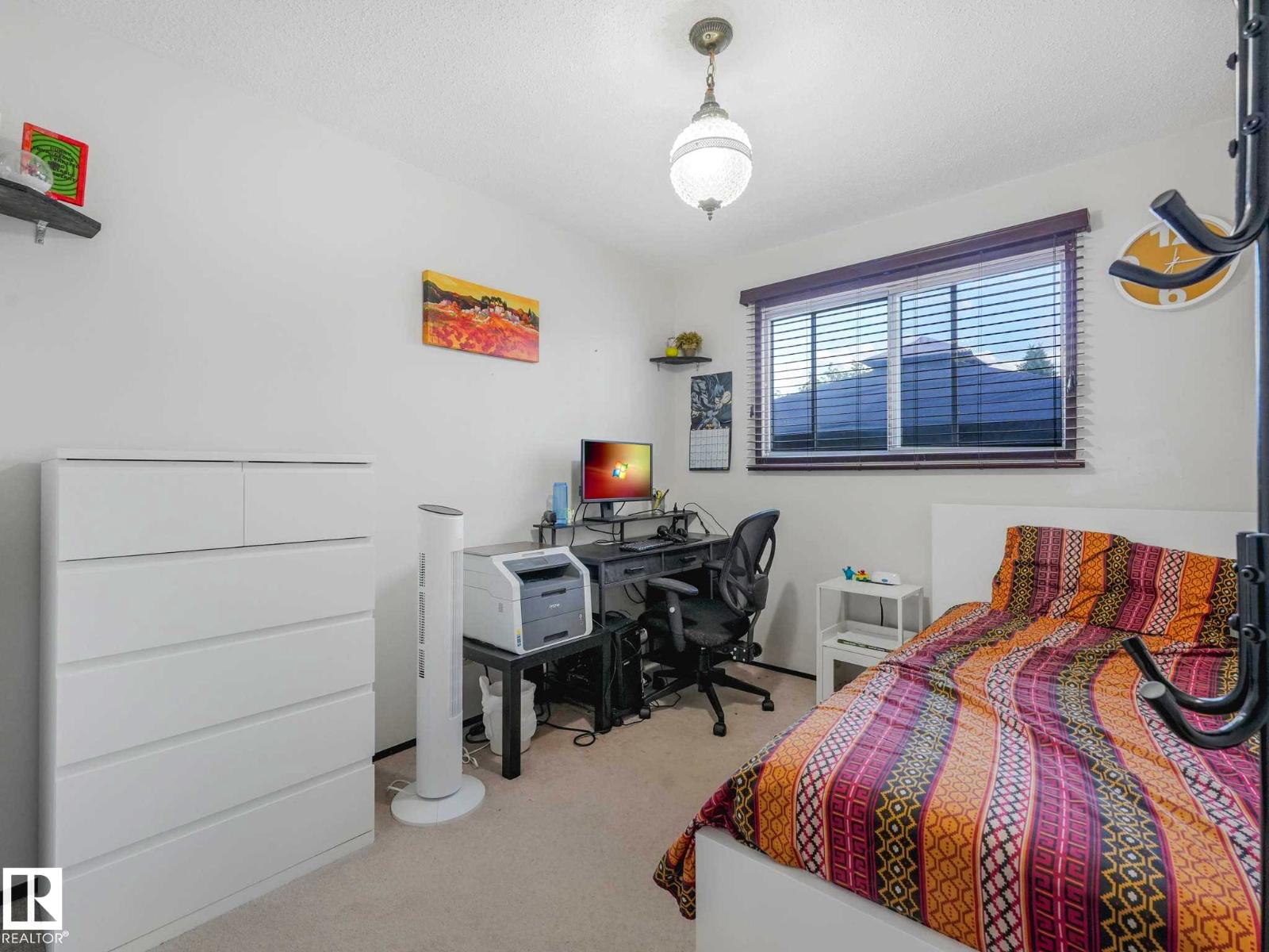 8715 41 AV NW - 24
