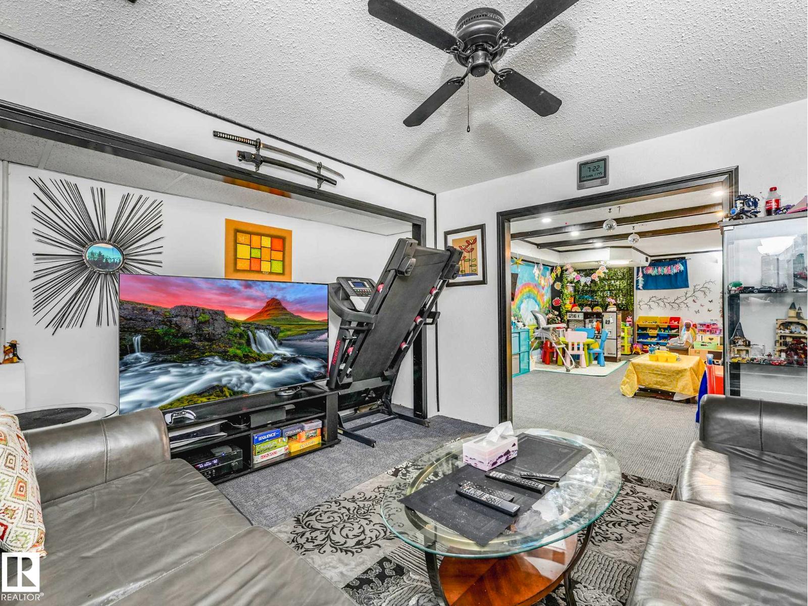 8715 41 AV NW - 44