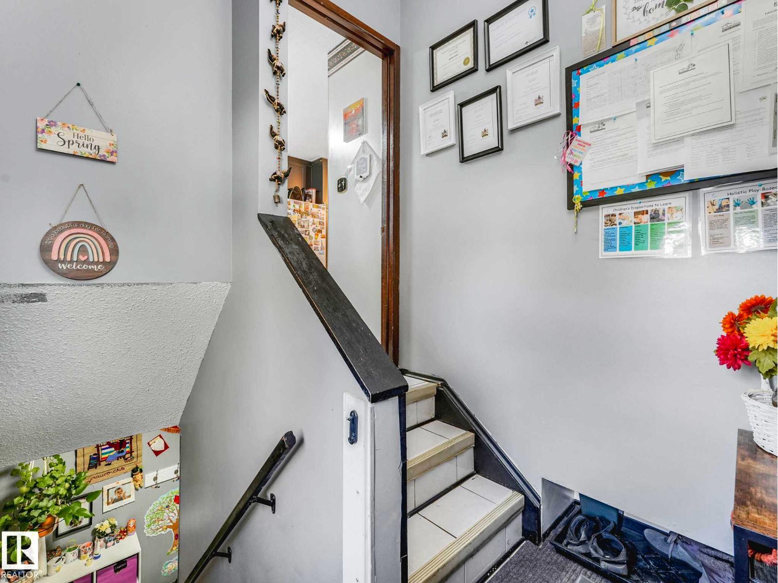 8715 41 AV NW - 33