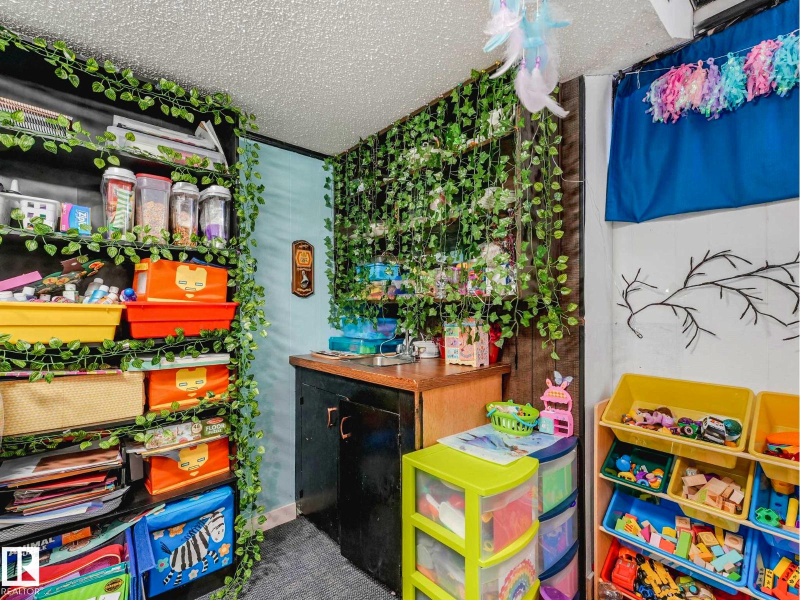 8715 41 AV NW - 40